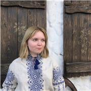 Professeur d'anglais avec certification TESOL/TEFL et plus de 3 ans d'expérience avec des cours collectifs et individuels en ligne et en face à face. Aussi avec une expérience de vie aux États-Unis